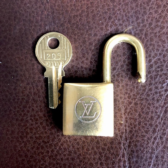 Vintage LV Louis Vuitton Padlock Lock & Key 209 - Picture 5 of 12